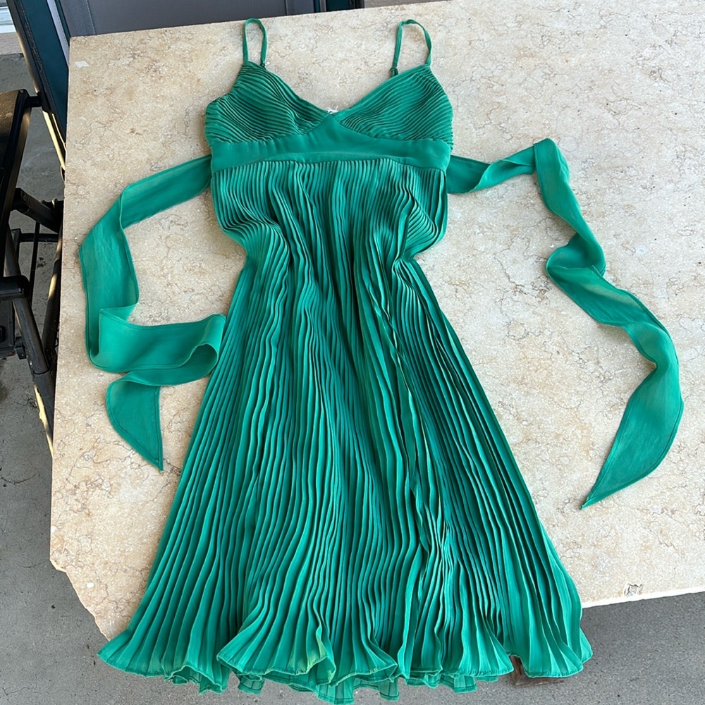 Beautiful green summer dress with adjustable straps and bow tie in back